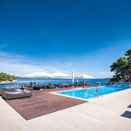 Hotel Maxim Божава Экстерьер фото