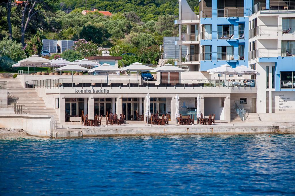 Hotel Maxim Божава Экстерьер фото