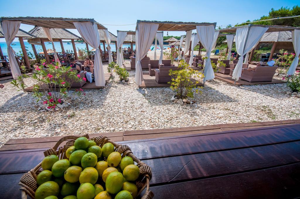 Hotel Maxim Божава Экстерьер фото