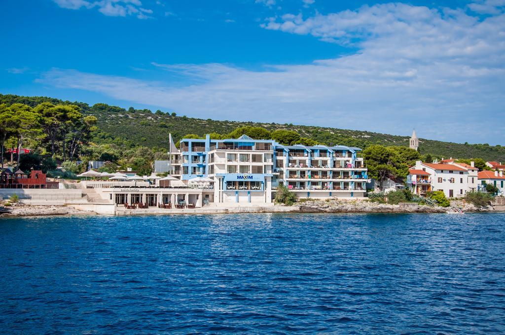 Hotel Maxim Божава Экстерьер фото
