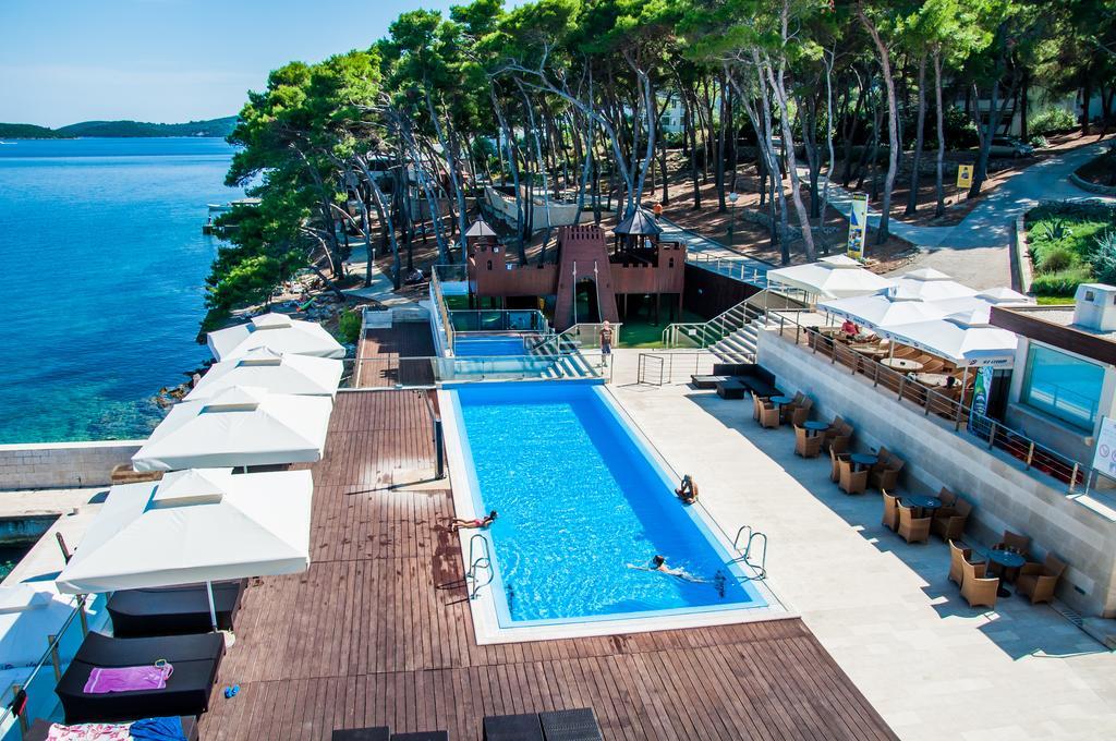 Hotel Maxim Божава Экстерьер фото