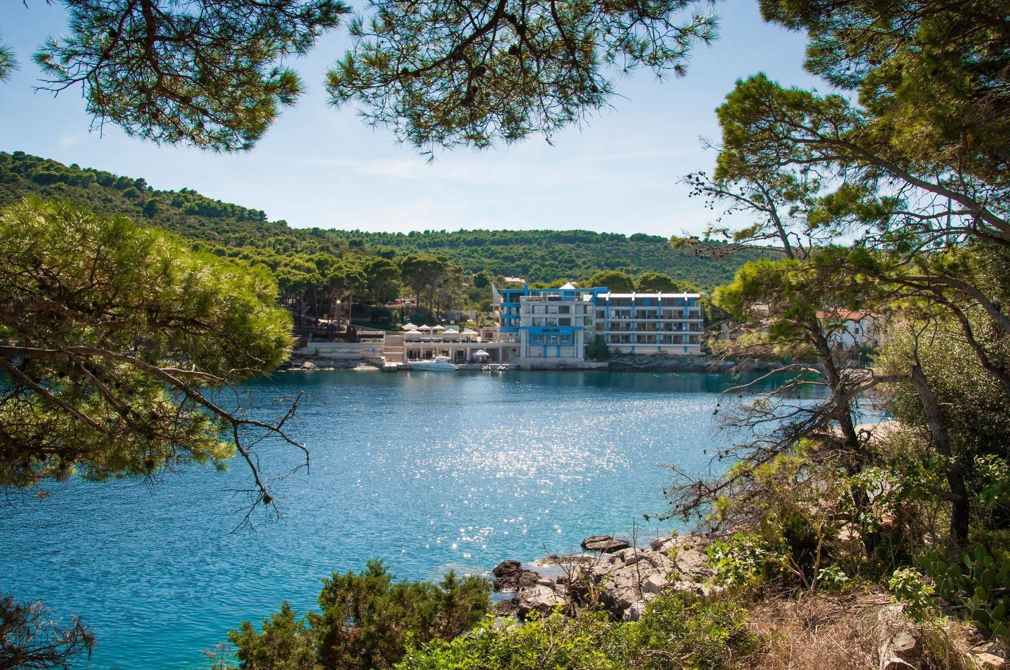 Hotel Maxim Божава Экстерьер фото