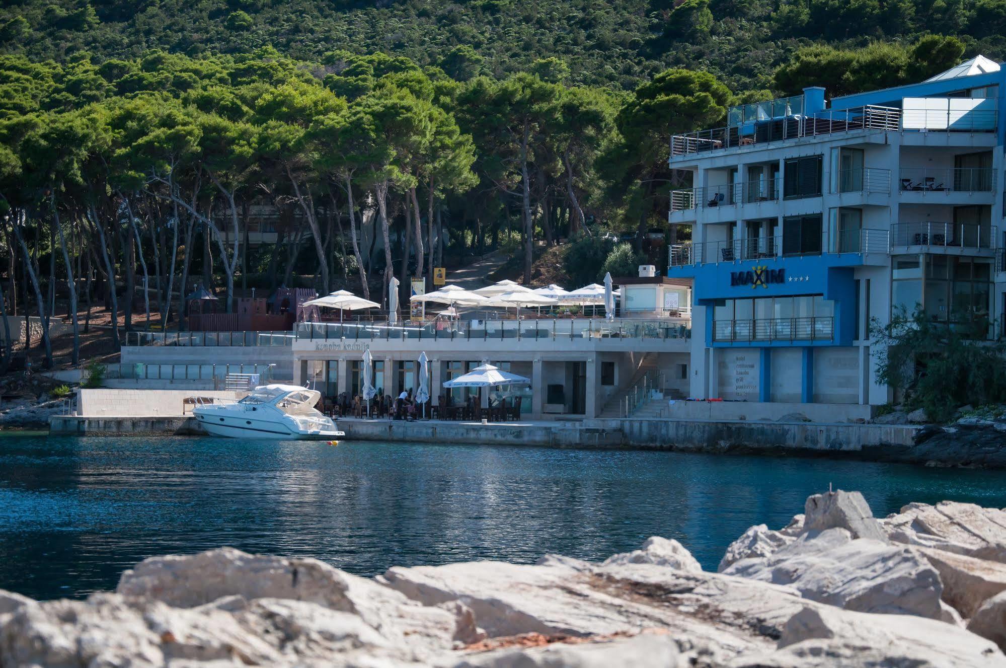Hotel Maxim Божава Экстерьер фото