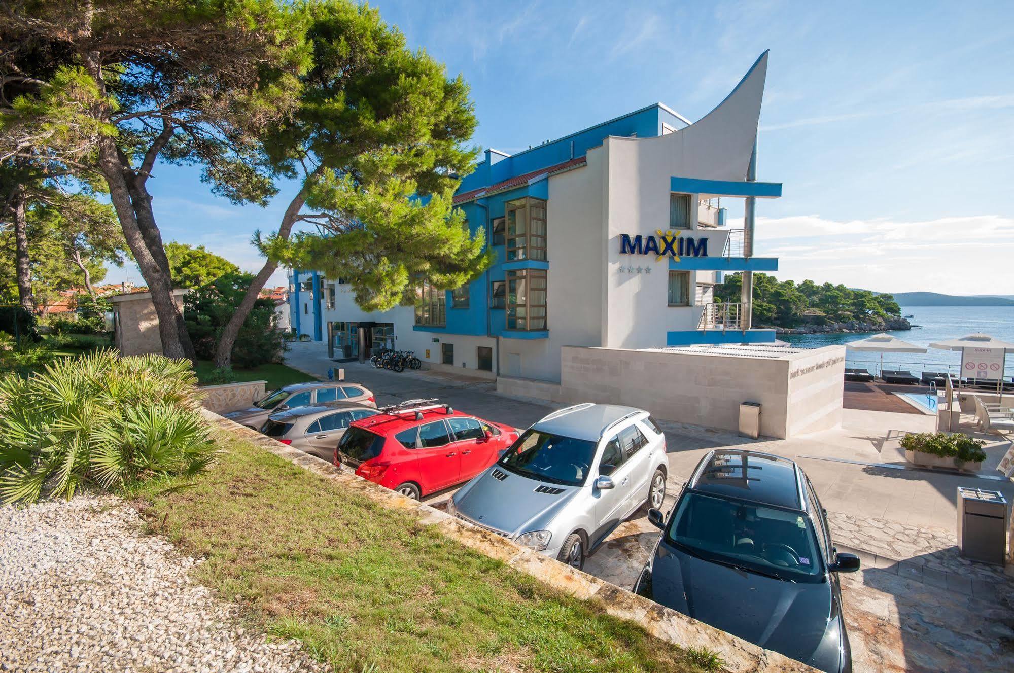 Hotel Maxim Божава Экстерьер фото