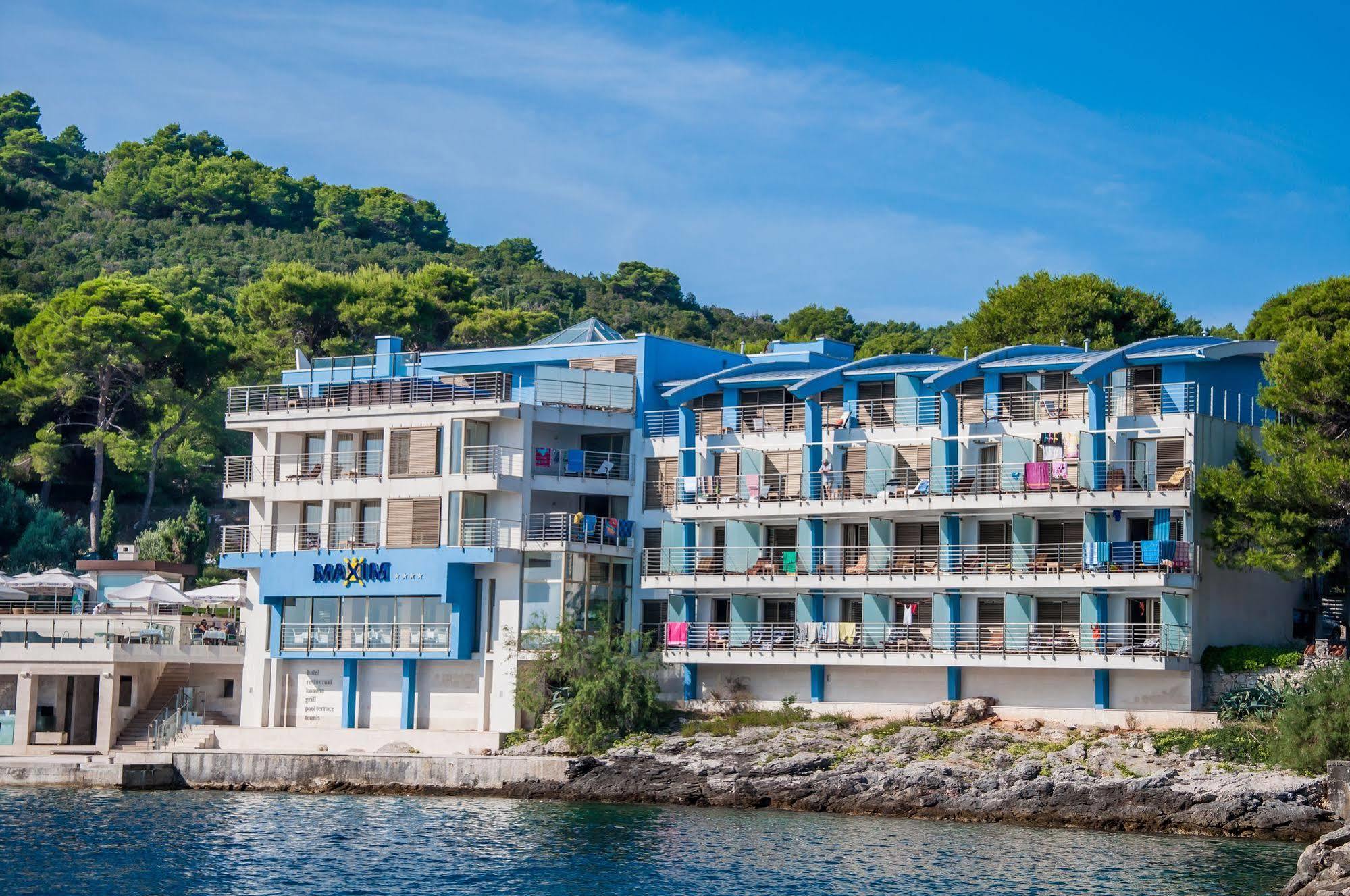 Hotel Maxim Божава Экстерьер фото