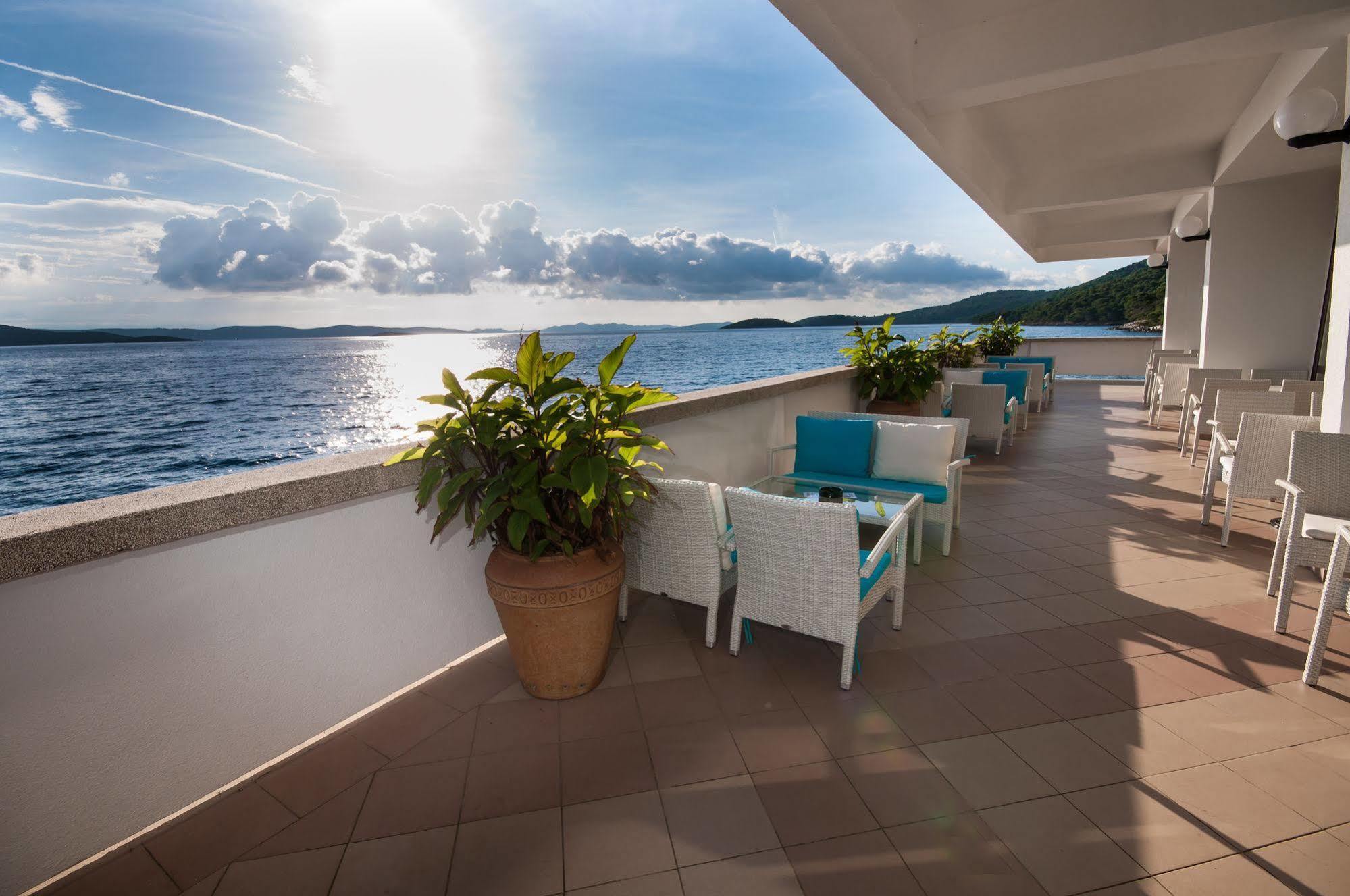 Hotel Maxim Божава Экстерьер фото