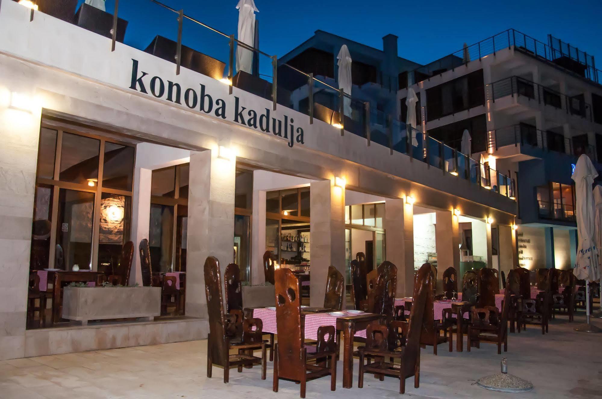 Hotel Maxim Божава Экстерьер фото